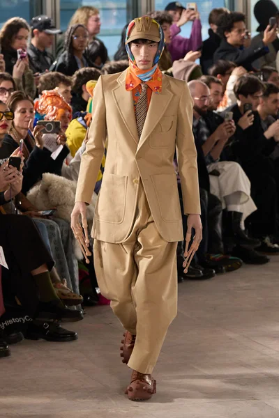 Look 8